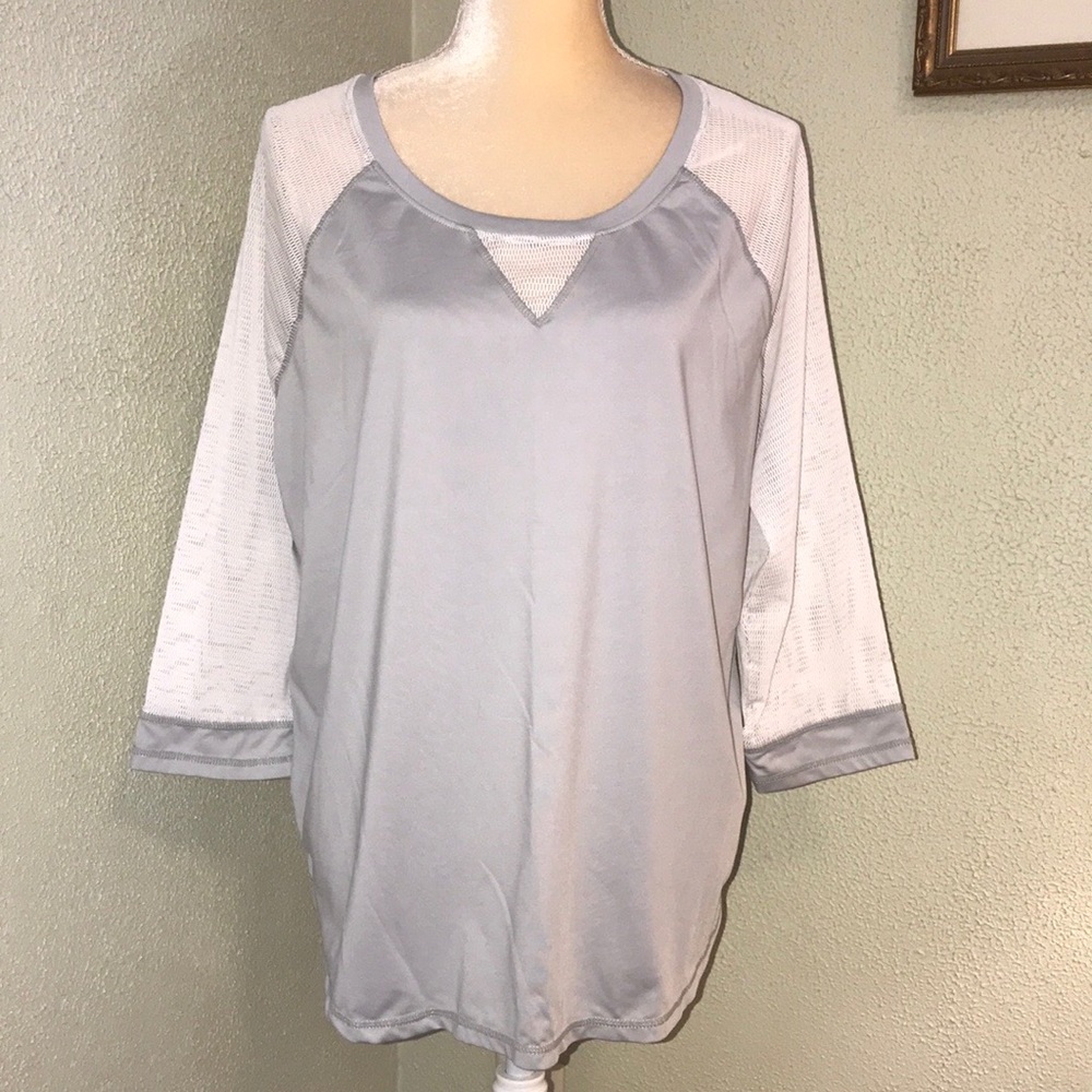 Full Beauty Sport Gray & White Plus Size Top Size 18/20